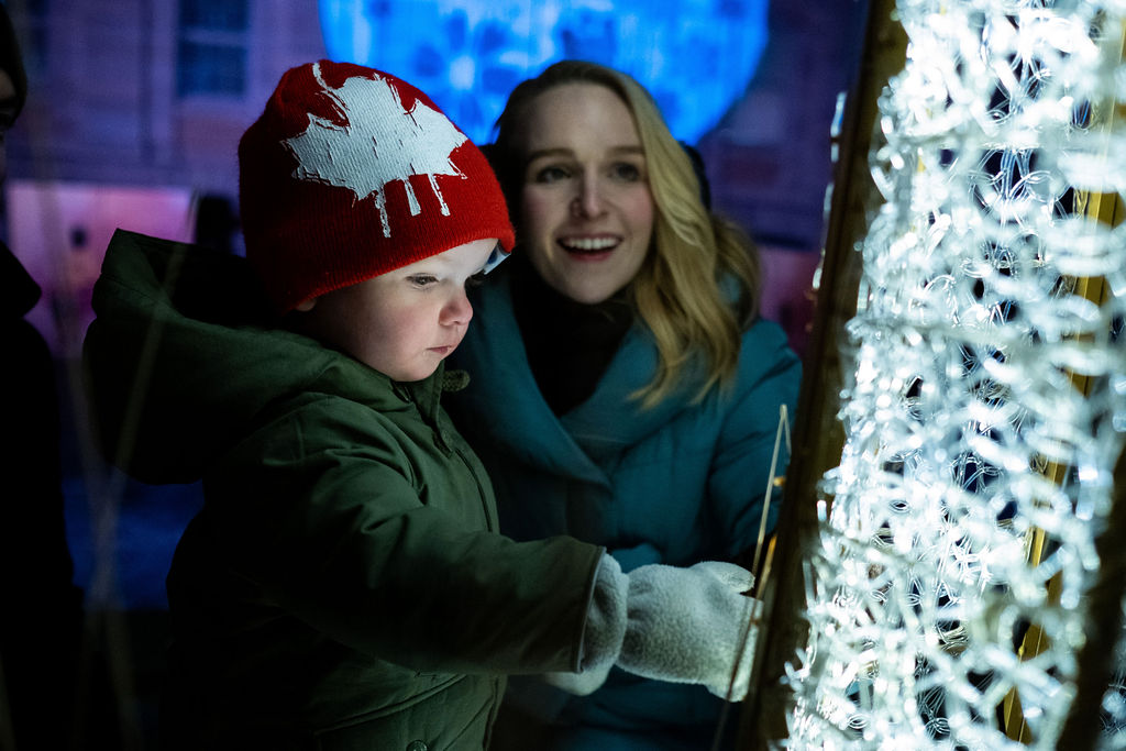 family holiday light photoshoot