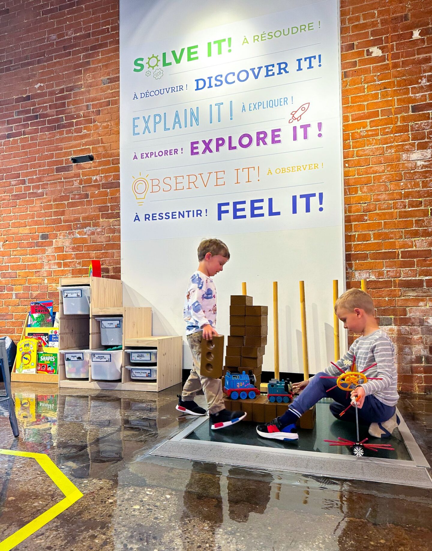 children playing with blocks at the discovery centre 